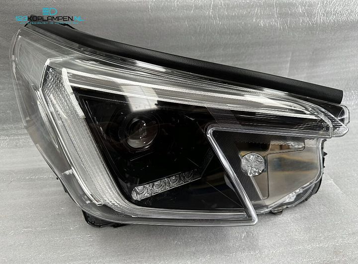 Subaru Forester 5 Facelift koplamp rechts – Foto 2