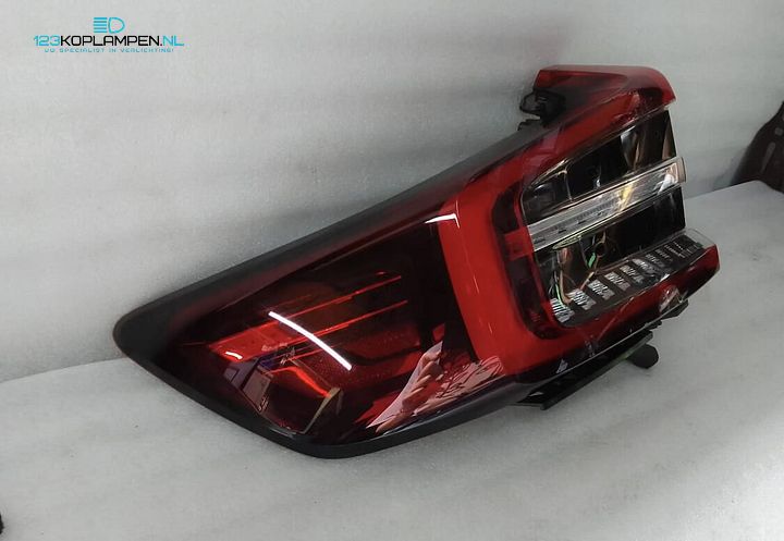 Volvo C40 Achterlicht links  – Foto 4