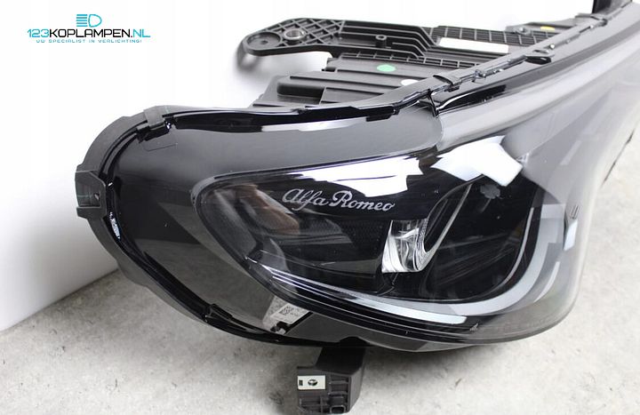 Alfa Romeo Stelvio Matrix Led Facelift Koplamp rechts – Foto 5