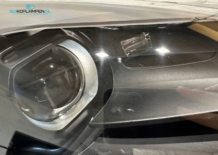 Ferrari 812 GTS Superfast koplamp rechts – Foto 5