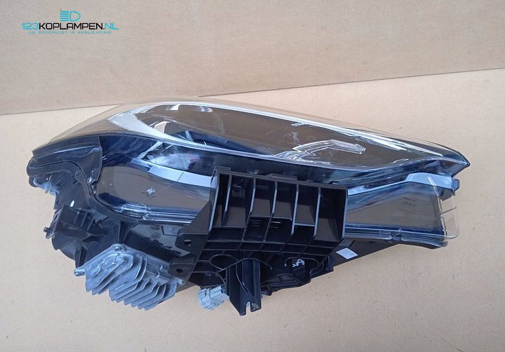 Infiniti QX30 Xenon Led koplamp rechts  – Foto 5