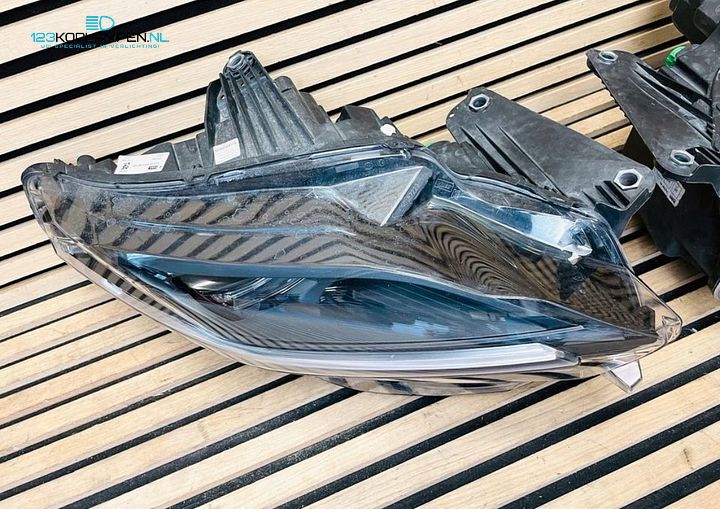 Ferrari Roma Koplamp links rechts  – Foto 7