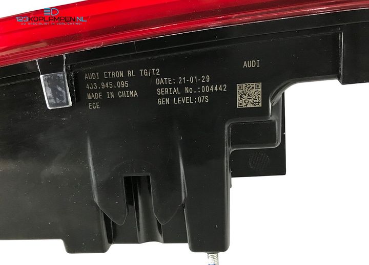 Audi e-tron GT achterlicht LED middenunit 4J3.945.095 – Foto 5