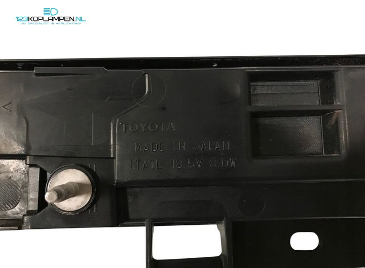 Subaru Solterra achterlicht midden LED – Foto 5
