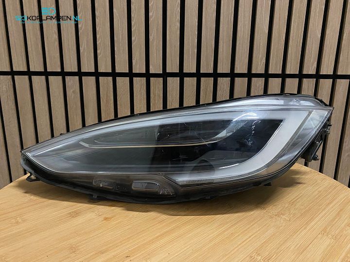 Tesla Model S facelift Up Level Full led koplamp links – Foto 2