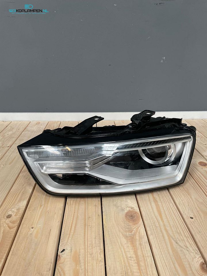 Audi Q3 8U facelift Bi Xenon Koplamp links 