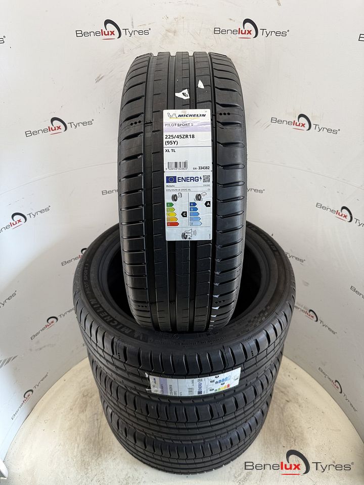 new 225/45ZR18 225/45R18 225/45 ZR18 R18 225/45/18 2254518