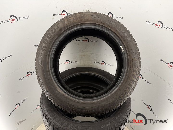 235/55R19 105V Goodyear SUV 4x4 235/55 R19 235/55/19 2355519 – Foto 4