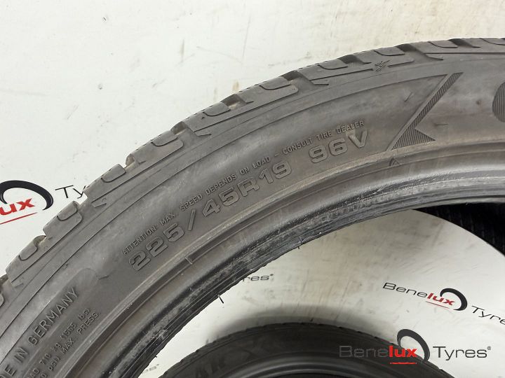 winter 225/45R19 96V Goodyear UltraGrip 225/45 R19 225/45/19 – Foto 7