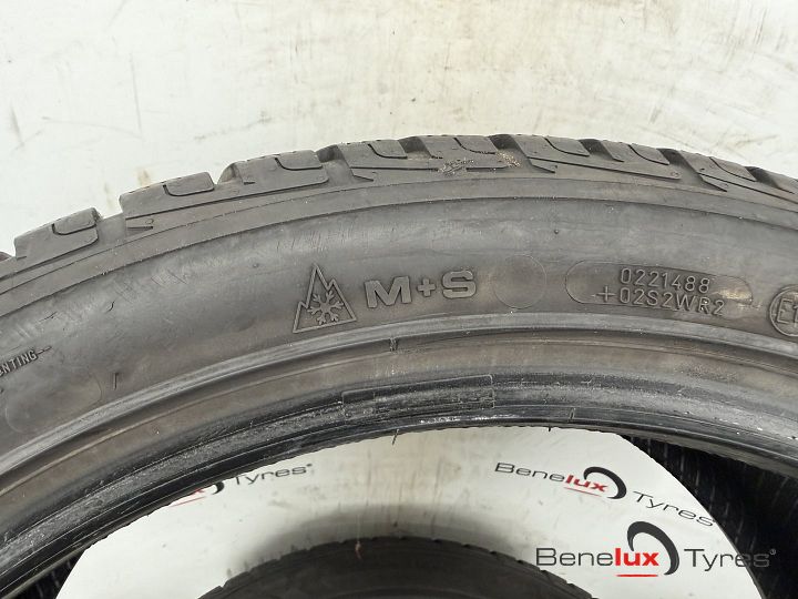 winter 225/45R19 96V Goodyear UltraGrip 225/45 R19 225/45/19 – Foto 8