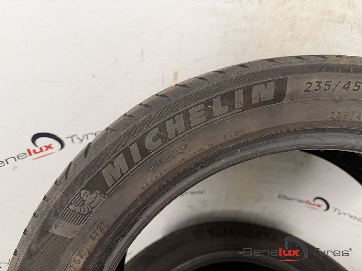 235/45R18 98W XL Michelin 235/45 R18 235/45/18 2354518 – Foto 4